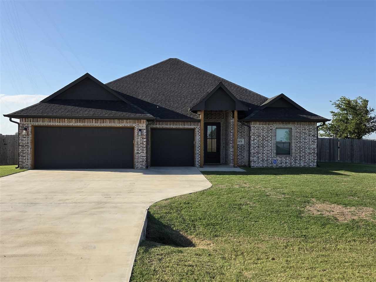 5976 Tadpole Dr, Elgin, OK 73538 Main Photo