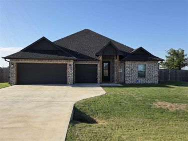 5976 Tadpole Dr, Elgin, OK 73538
