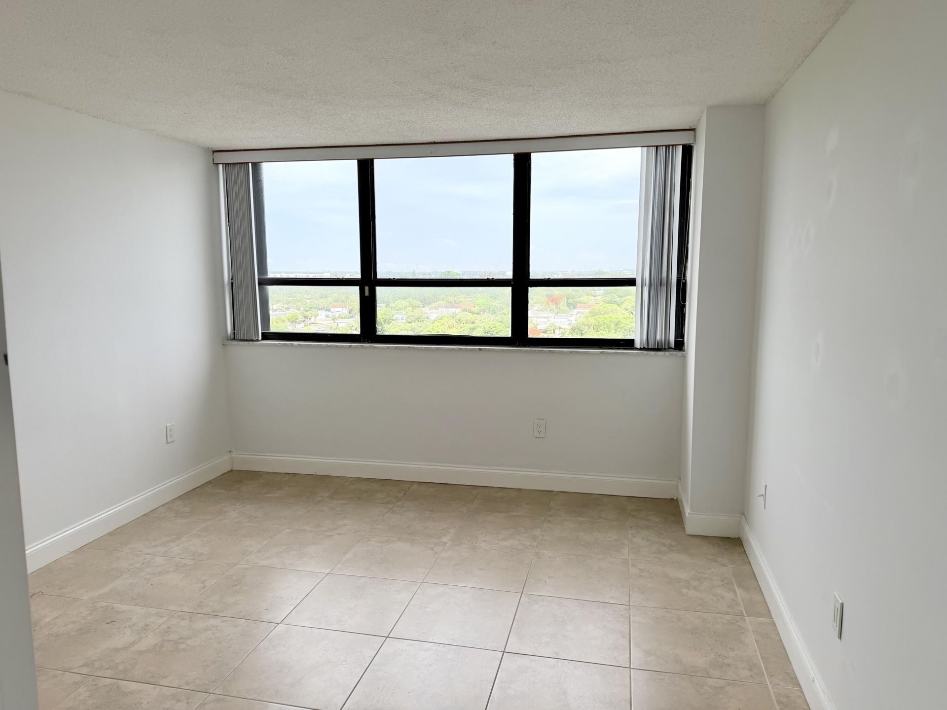 5600 N Flagler Drive, Unit 1203, West Palm Beach, FL 33407 Photo