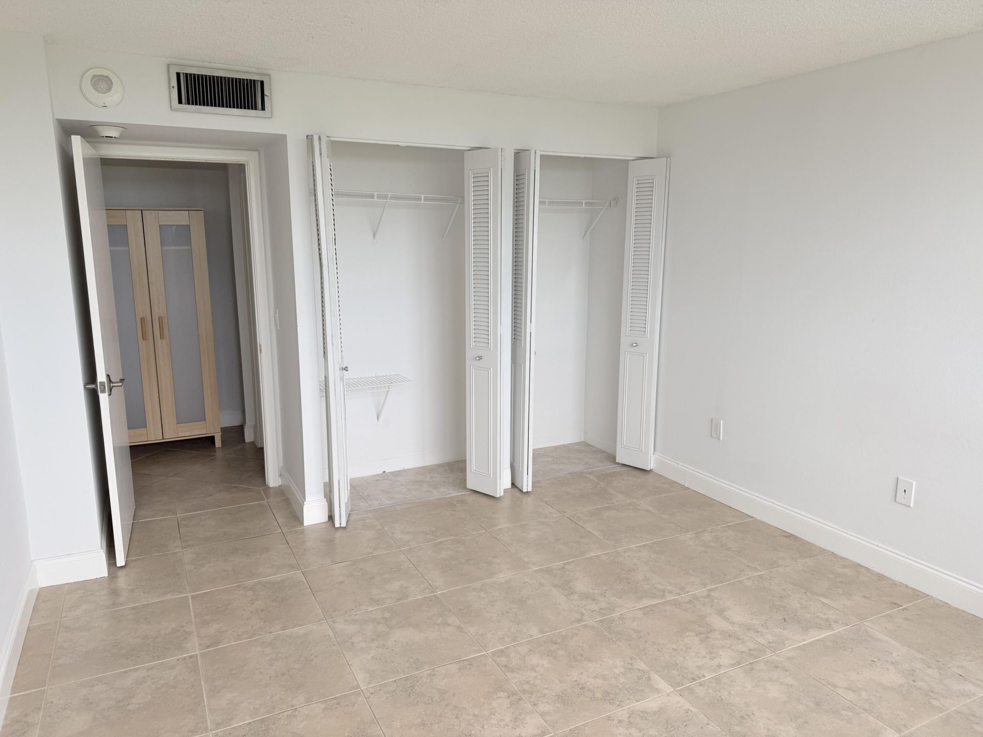 5600 N Flagler Drive, Unit 1203, West Palm Beach, FL 33407 Photo