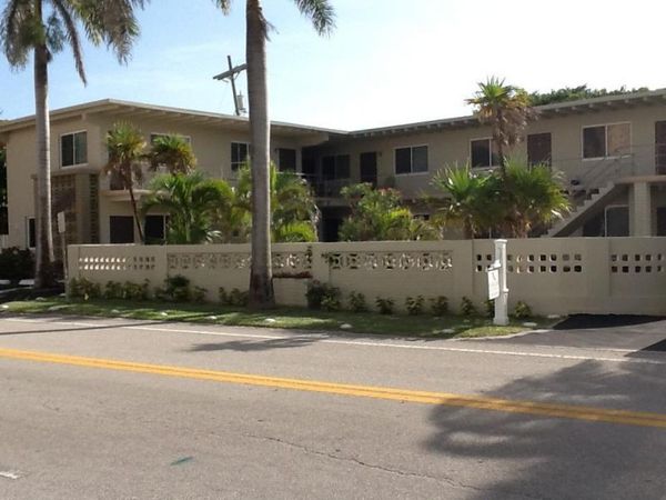 100 Cascade Lane, Unit 8, Palm Beach Shores, FL 33404