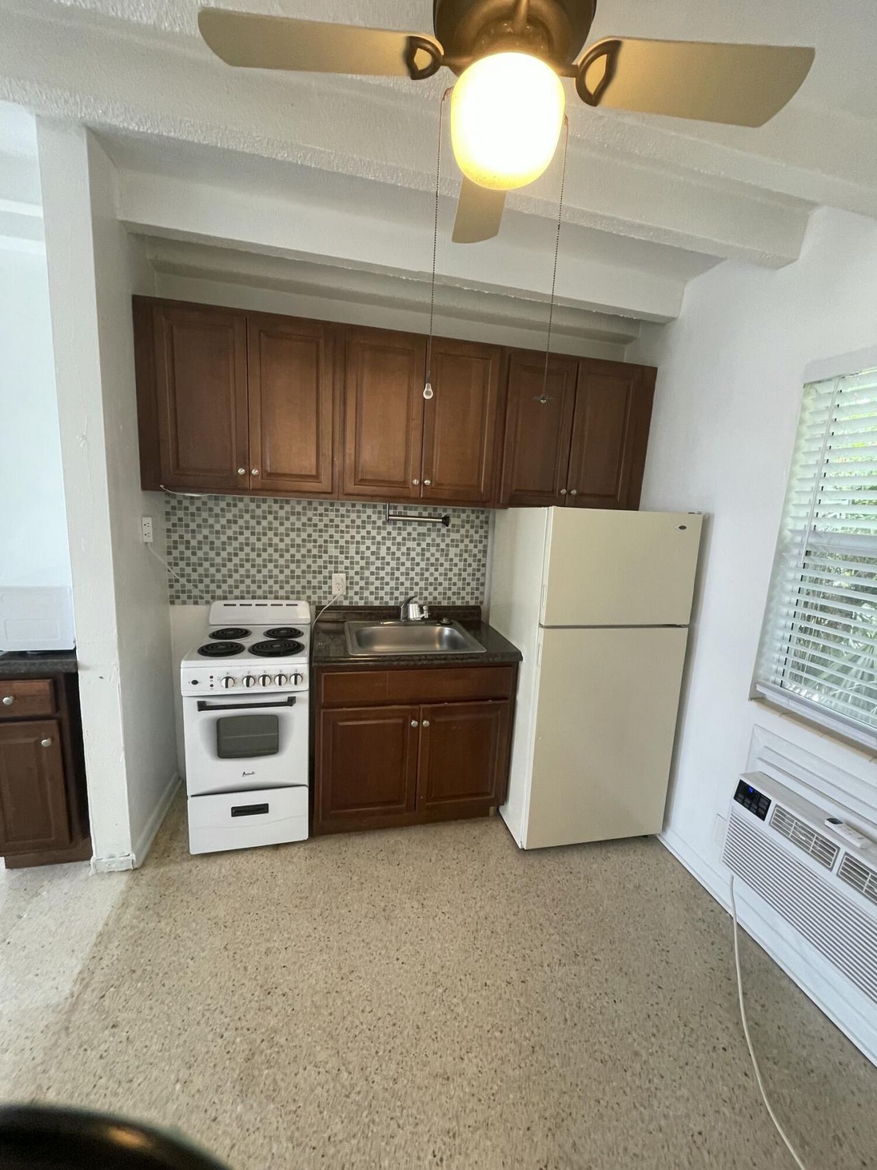100 Cascade Lane, Unit 8, Palm Beach Shores, FL 33404 Photo
