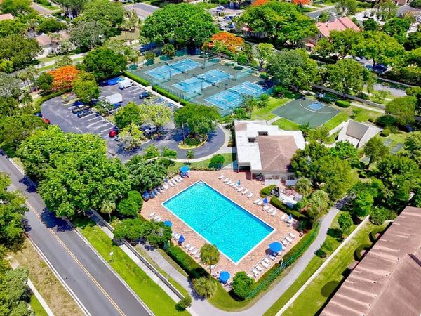 507 Gardens Drive, Unit 203, Pompano Beach, FL 33069