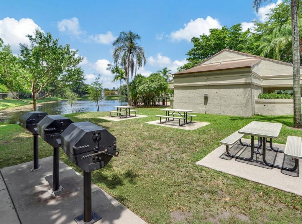 507 Gardens Drive, Unit 203, Pompano Beach, FL 33069 Photo