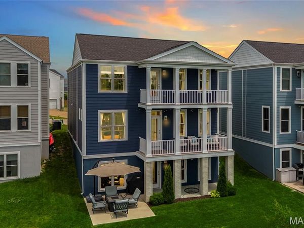 134 Suntan Way , St Charles, MO 63301