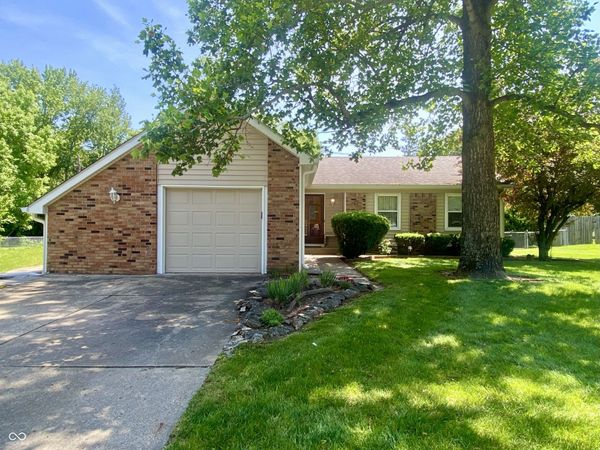 7749 Venetian Way , Indianapolis, IN 46217