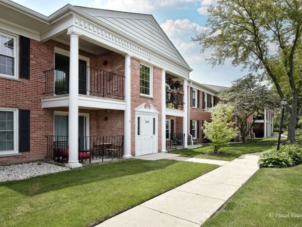 530 Shorely Drive , Unit 101, Barrington, IL 60010