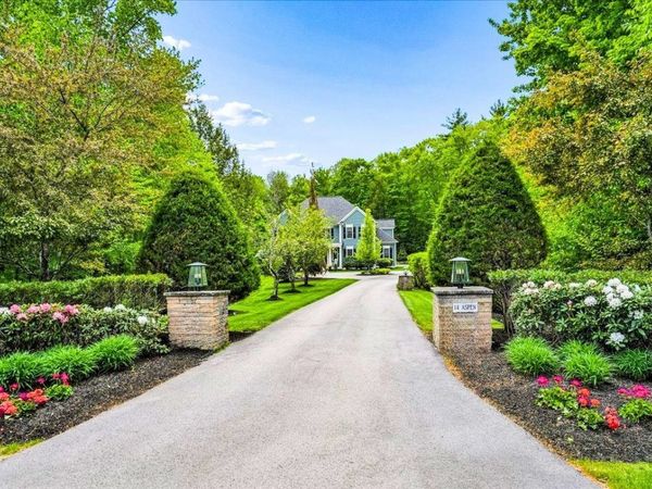 14 Aspen Lane, Bedford, NH 03110