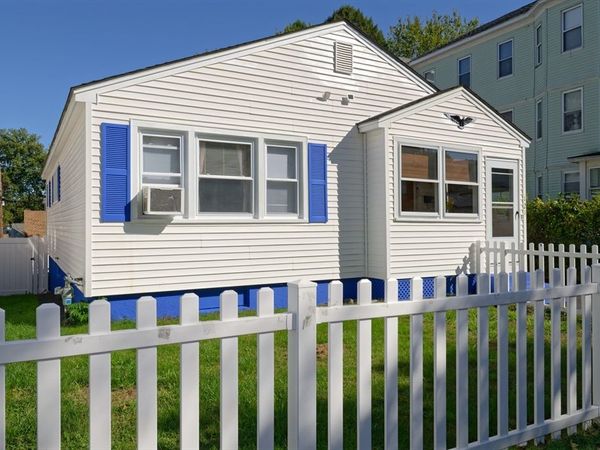 121 Pilgrim Ave, Worcester, MA 01604