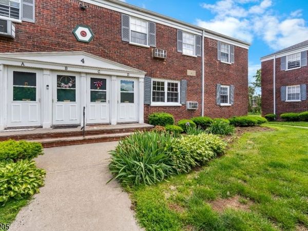 4 Colfax Manor, Unit 4D, Roselle Park, NJ 07204