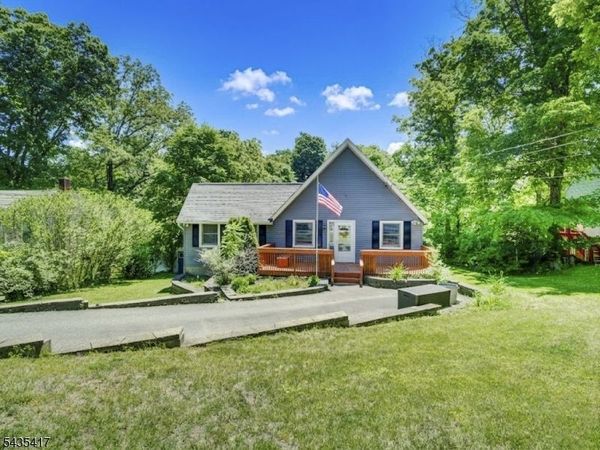 38 Orchard Dr, Vernon, NJ 07462