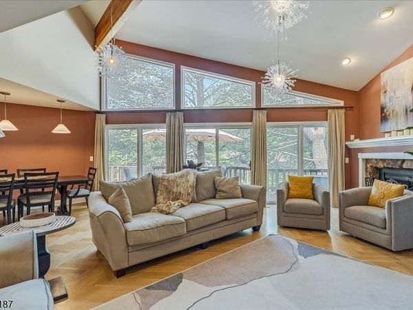 35 Indian Run, Watchung, NJ 07069