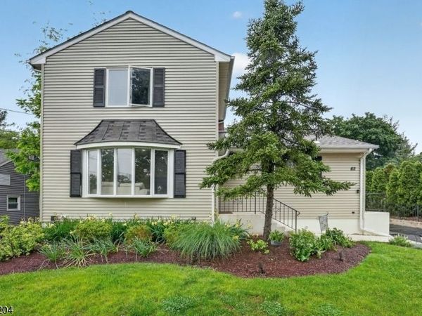 82 Duval St, Bridgewater, NJ 08807