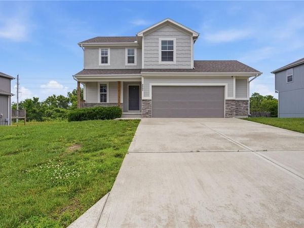 9802 E 219th Circle, Peculiar, MO 64078