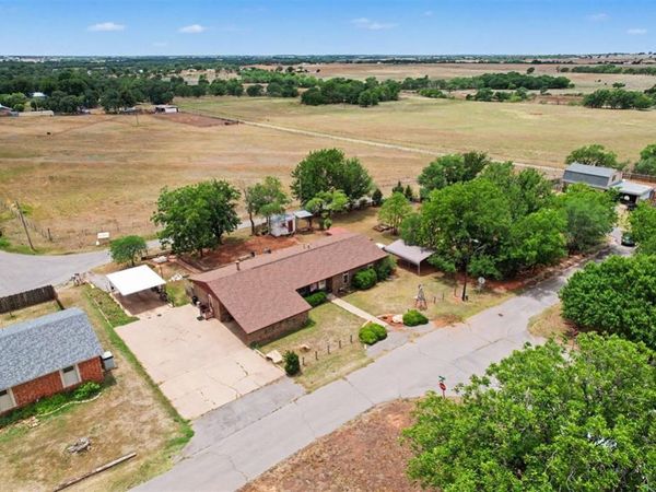 502 W Enterprise Avenue, Sayre, OK 73662