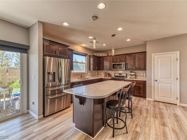 5631 Weeping Wall Street , North Las Vegas, NV 89031