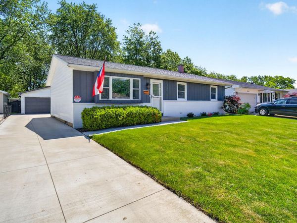 8915 17th Ave, Kenosha, WI 53143