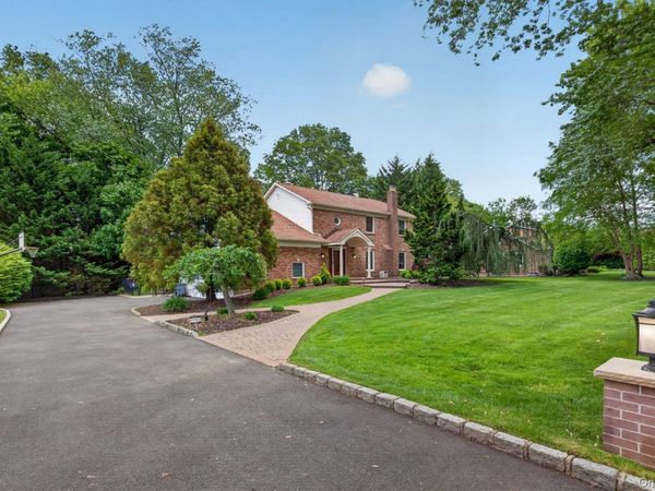 12 Wildwood Drive , Dix Hills, NY 11746