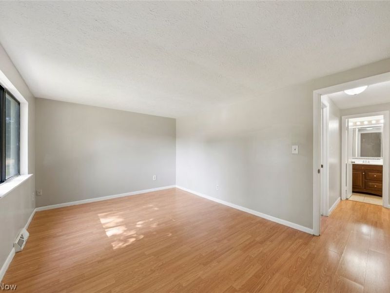9588 Fernwood Drive , Olmsted Falls, OH 44138 Photo 15