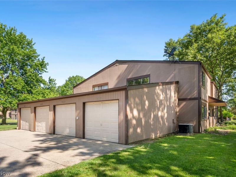 9588 Fernwood Drive , Olmsted Falls, OH 44138 Photo 3