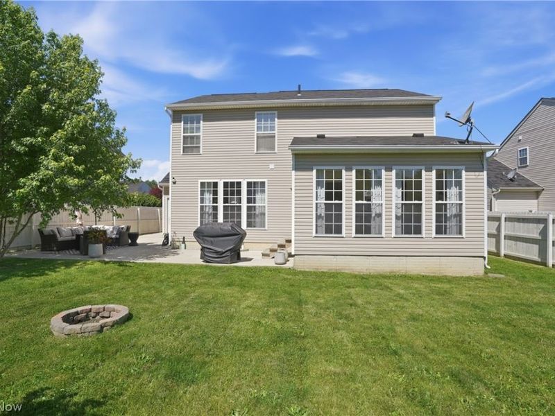 563 Colonial Drive , Painesville, OH 44077 Photo 6