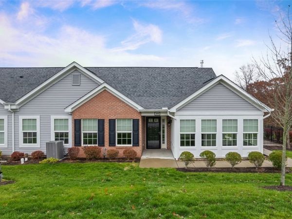 400 Spring Valley Dr , Zelienople, PA 16063
