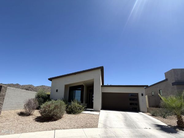 835 E HOPI Trail, Phoenix, AZ 85042