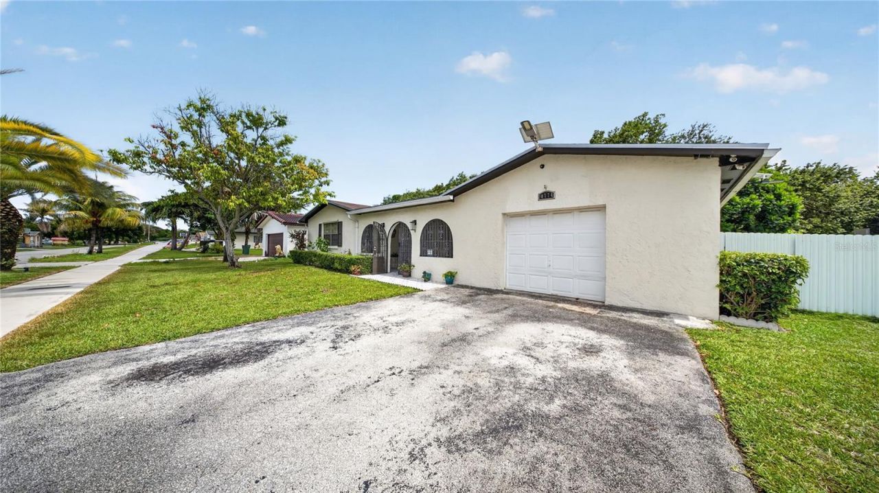 10774 SW 175th Terrace, Miami, FL 33157 Photo