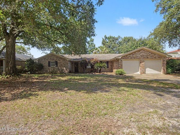 385 Lakeview Boulevard, Biloxi, MS 39531