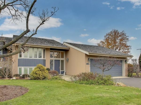 211 Briarwood Pass , Oak Brook, IL 60523