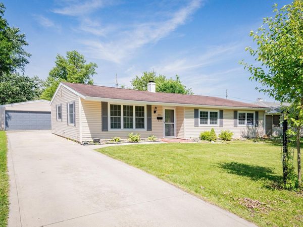 2715 Farnsworth Drive, Fort Wayne, IN 46825