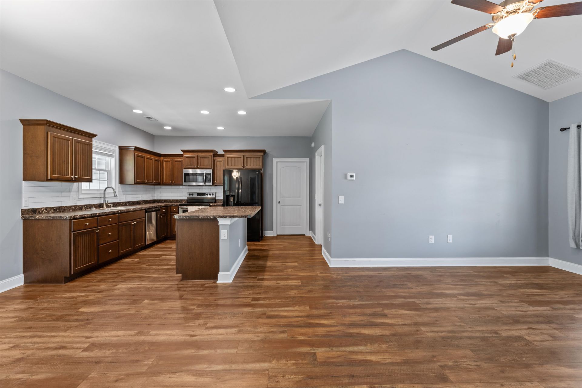 305 Long Meadow Dr.  Photo 5