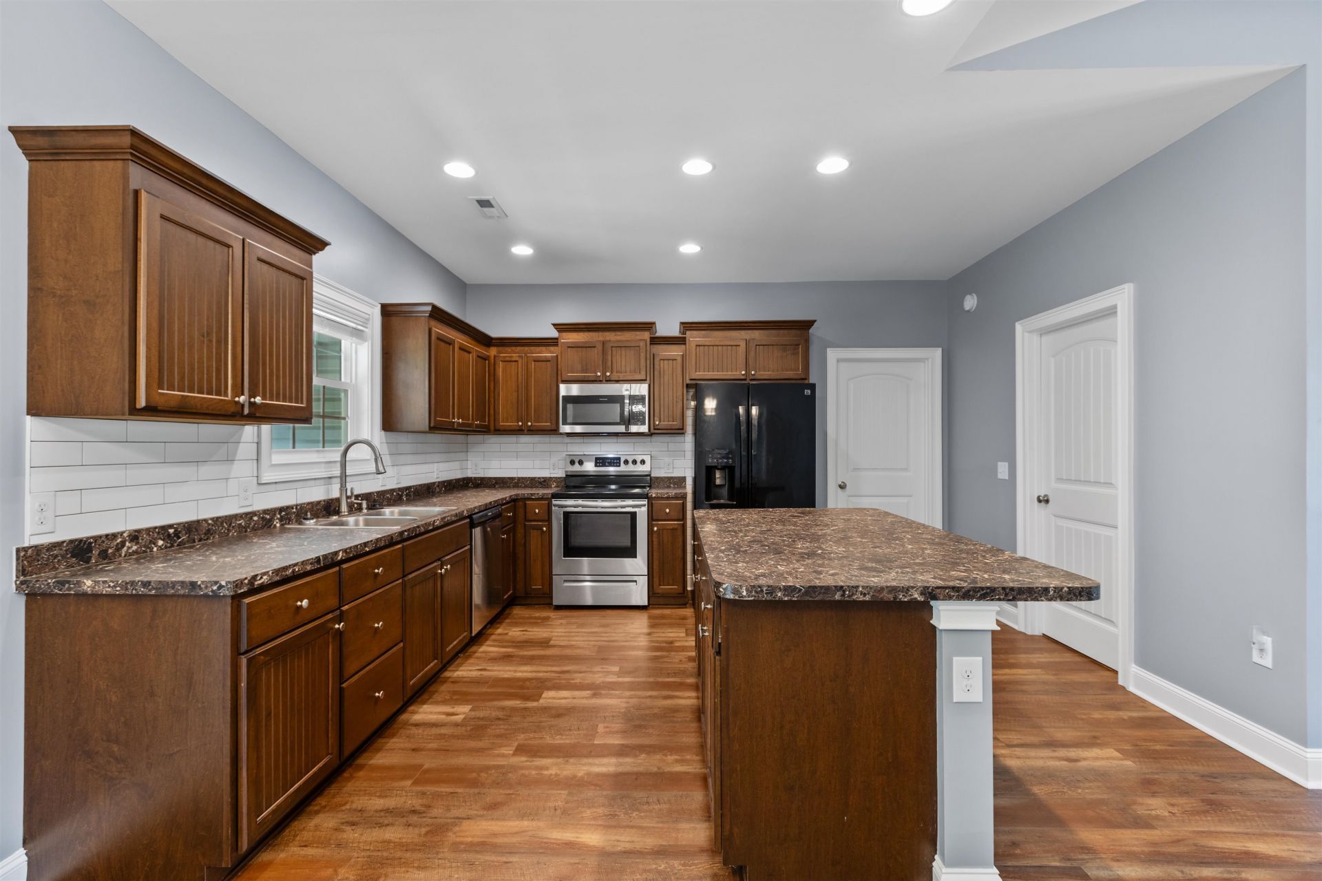 305 Long Meadow Dr.  Photo 6