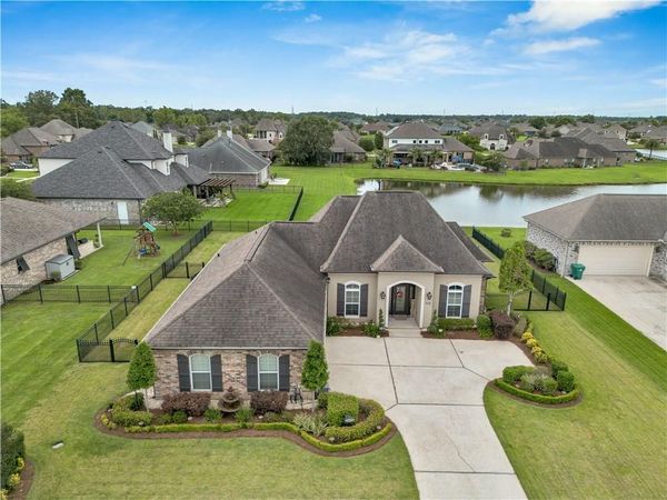 210 LAC CALCASIEU Drive , Luling, LA 70070