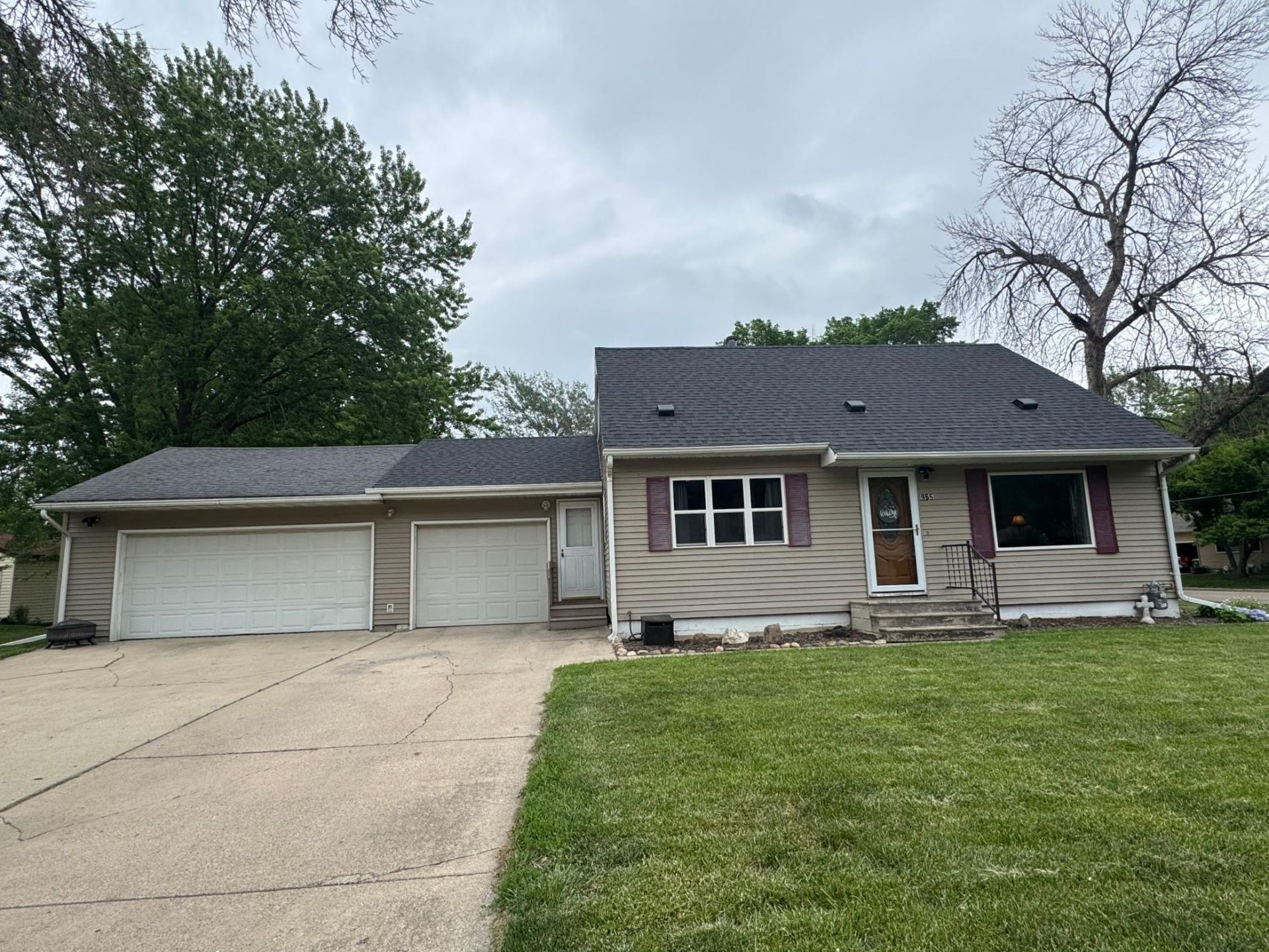 955 S 3rd Avenue , Albert Lea, MN 56007