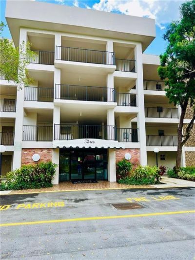 2900 N Palm Aire Drive N, Unit 405, Pompano Beach, FL 33069 Photo