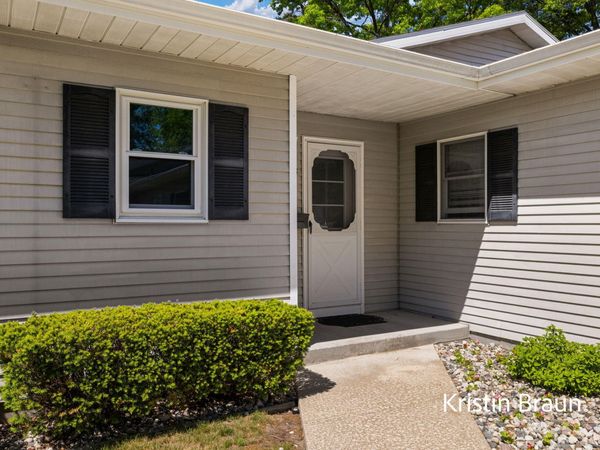 1075 Walnut Grove Drive, Unit 27, Muskegon, MI 49441
