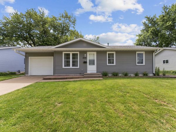 4233 Warren Street , Davenport, IA 52806