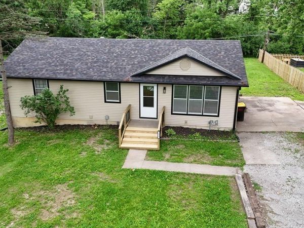 904 S 5th Street, Savannah, MO 64485
