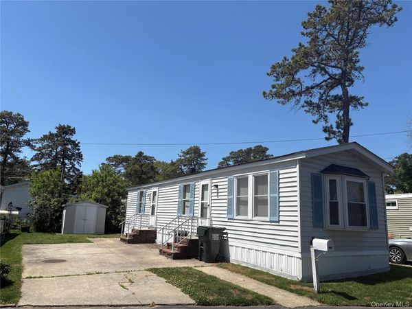 525/B11 Riverleigh Avenue , Unit B11, Riverhead, NY 11901