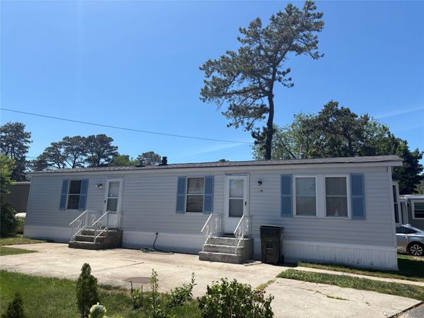 525/B11 Riverleigh Avenue, Unit B11, Riverhead, NY 11901