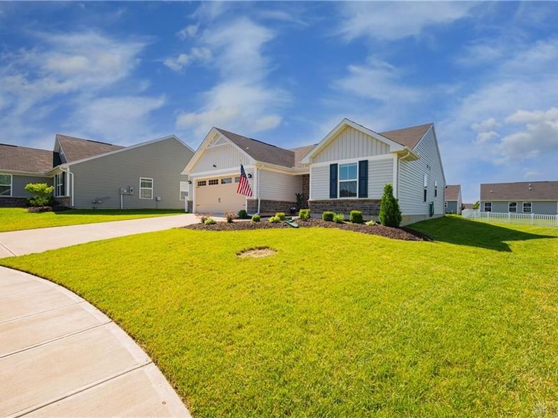 4028 Lupine Way, Tipp City, OH 45371 Photo 3