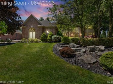 54501 Salem Drive, Shelby Twp, MI 48316