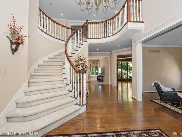 54501 Salem Drive, Shelby Twp, MI 48316