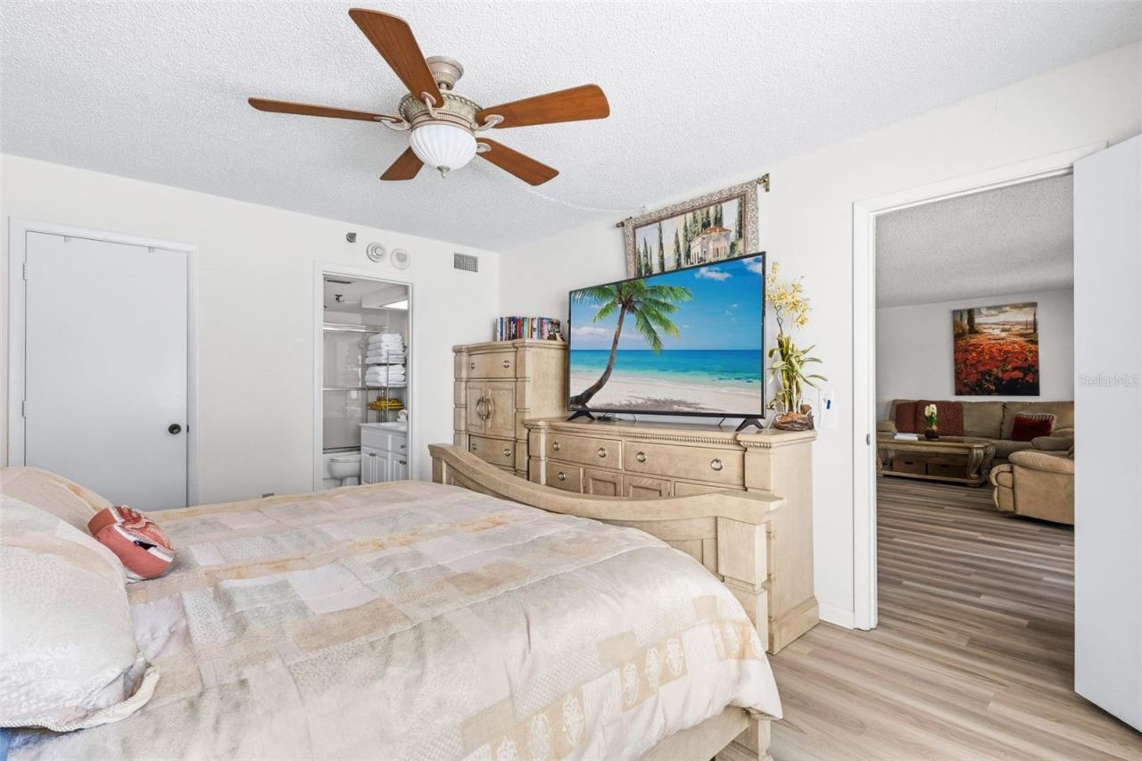 1100 Benjamin Franklin Drive , Unit 305, Sarasota, FL 34236 Photo