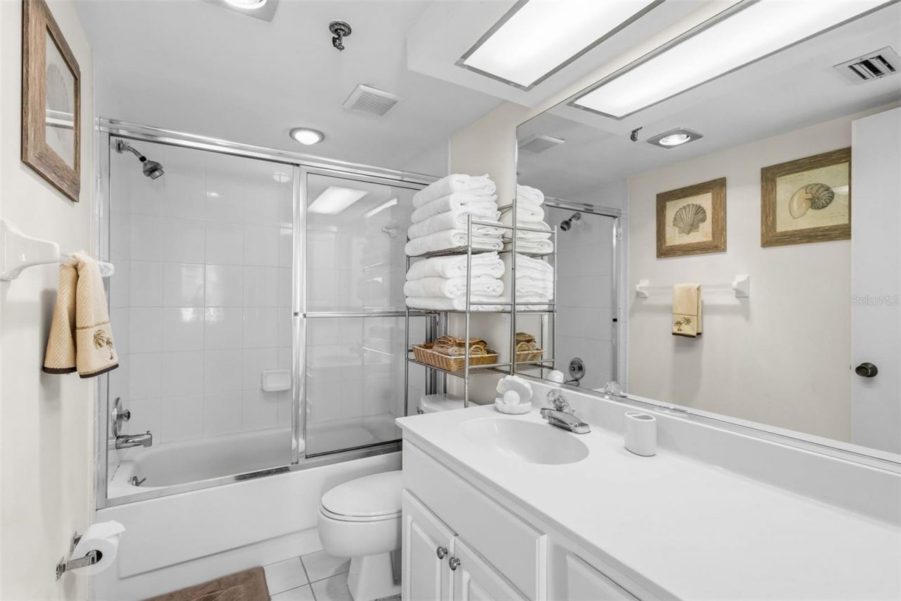 1100 Benjamin Franklin Drive , Unit 305, Sarasota, FL 34236 Photo