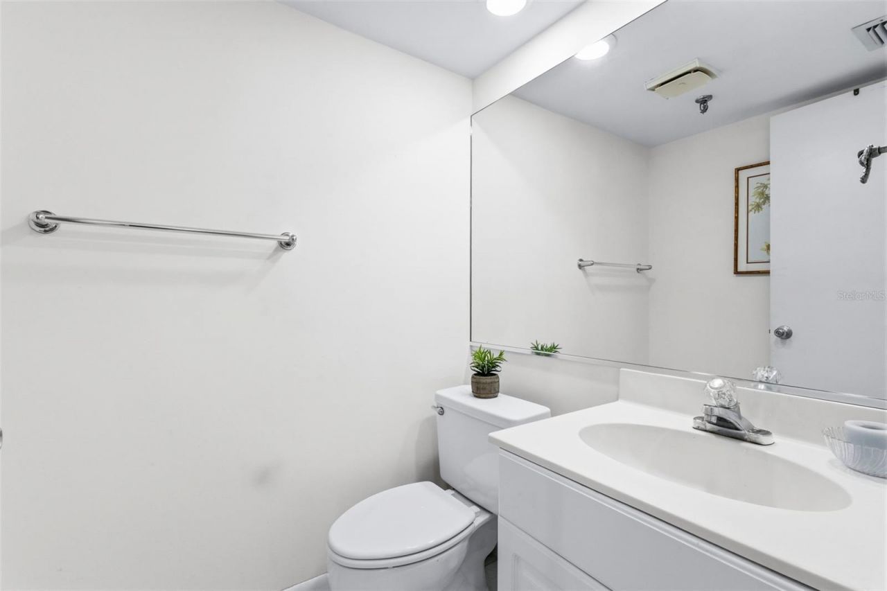 1100 Benjamin Franklin Drive , Unit 305, Sarasota, FL 34236 Photo