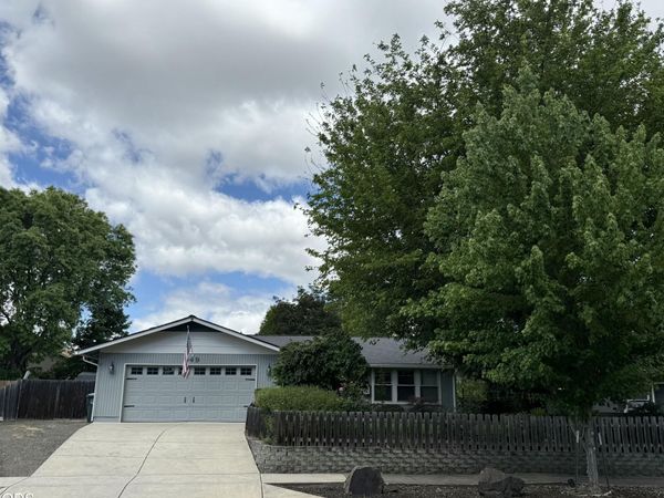 449 Teakwood Drive, Eagle Point, OR 97524