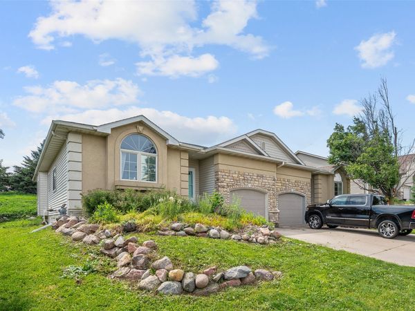2200 Fountain Crest Drive, Pleasant Hill, IA 50327