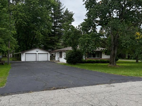 1905 Crockett Avenue , Valparaiso, IN 46383